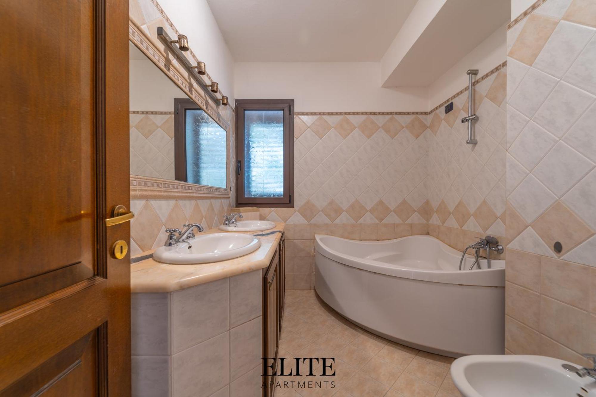 B&B My Home Al Centro Di Olbia Buitenkant foto